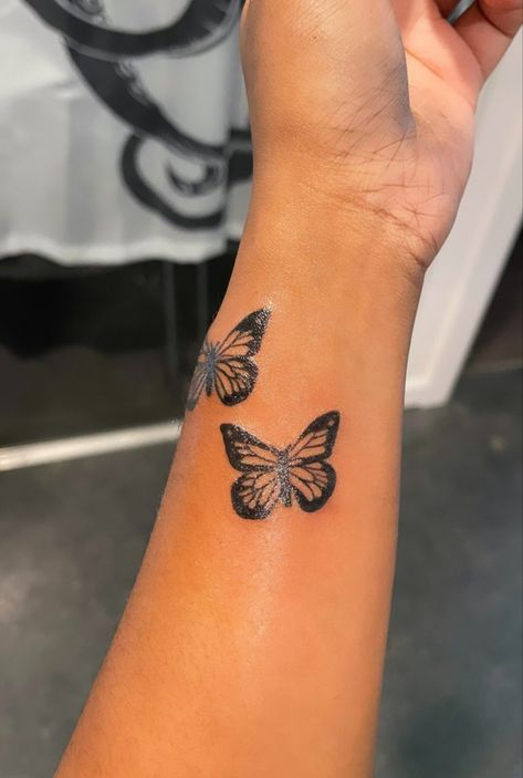 Small Dope Tattoos, Fonts Tattoo, Butterfly Wrist Tattoo, Knife Tattoo, Hand Tattoos For Girls, Cute Hand Tattoos, Pretty Hand Tattoos, Butterfly Tattoos For Women, Tato Lengan