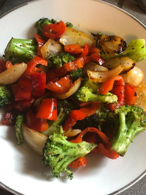 Peppers And Broccoli Recipes, Peppers And Onions Recipes Vegan, Saute Veggies Recipe, Italian Sauteed Vegetables, Stir Fry Peppers And Onions, Bell Pepper Stir Fry Recipes, Broccoli Ideas Healthy, Broccoli And Onion Recipes, Broccoli Peppers Onions