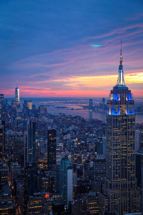 This photo was taken by me at sunset time from Summit observatory deck at One Vanderbilt building, NYC. Frame is not included. One Vanderbilt, Photographie New York, Summer New York, View Sunset, New York Wallpaper, Pretty Views, Ville New York, Fotografi Kota, York Wallpaper