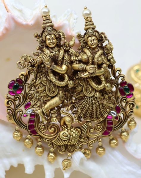 Lakshmi Narasimha Swamy, Lockets Gold, Lakshmi Narasimha, Narasimha Swamy, Gold Jewelry Outfits, Diamond Pendants Designs, Antique Gold Jewelry Indian, Diamond Pendants, Indian Jewellery Design Earrings