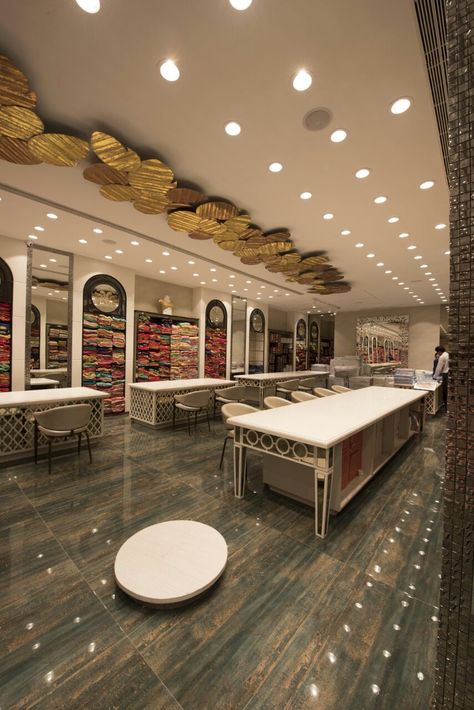 Saree Showroom Ceiling Design, Saree Store Design, Clothing Shop Interiors Store Displays, Boutique Ceiling Design, Clothes Showroom Design, Saree Counter Design, Garment Showroom Interior Design, Clothing Showroom Interior Design, Saree Display Ideas Showroom