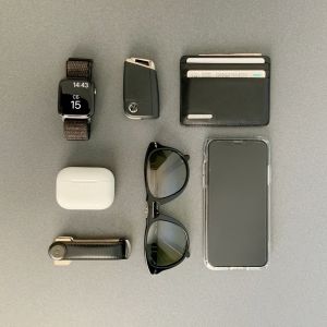 Edc Essentials Men, Men Essentials Man Stuff, Persol 714 Steve Mcqueen, Persol 714, Man Essentials, Edc Essentials, Everyday Bag Essentials, Edc Tactical, Inside My Bag