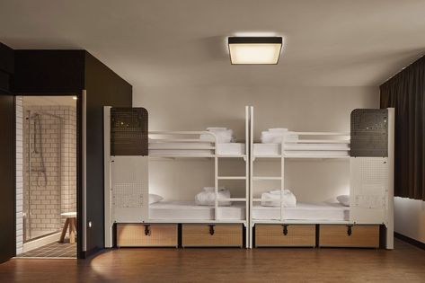 25 Awesome Bedrooms With Bunk Beds And More Dormitory Room, Hostels Design, Hostel Room, Bunk Rooms, Cool Bunk Beds, Bunk Bed Designs, Bunk House, Design Del Prodotto, Awesome Bedrooms