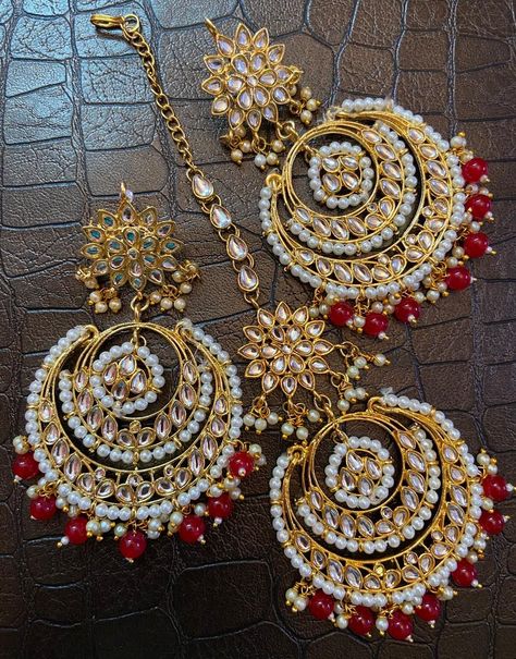 Pakistani Jewelry Simple, Kundan Chandbali, Jhumka Designs, Jewelry Store Design, Fancy Jewellery Designs, Pakistani Jewelry, Kundan Earrings, Jewelry Simple, Jewellery Sets