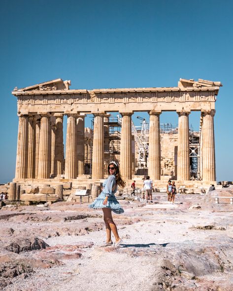 Acropolis Picture Ideas, Athens Piraeus Greece, Athens Picture Ideas, Athens Photoshoot, Athens Photo Ideas, Modern Cafes, Athens Vacation, Greece Instagram, Photo Styles