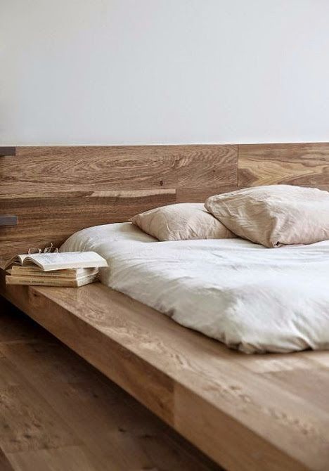 bed Sunken Bed, Beautiful Bed Designs, Minimalist Bedroom Furniture, Timber Beds, Floating Bed, Minimalist Apartment, Low Bed, Bed Design Modern, Asian Home Decor