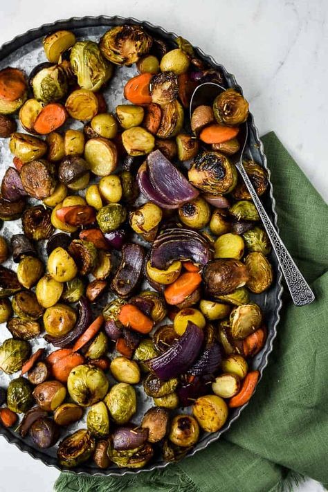 Holiday Oven Roasted Vegetables Roasted Veggies Recipe, Christmas Plant, Holiday Roasts, Roasted Vegetables Oven, Wfpb Recipes, Vegan Holidays, Vegan Side Dishes, Oil Free Vegan, Holiday Side Dishes