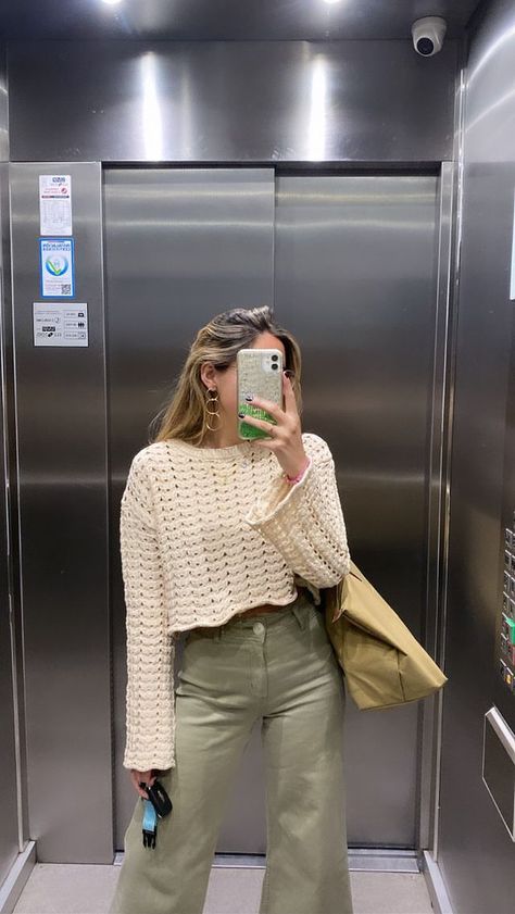 Olive Green Shirt Outfit, For School Outfits, Olive Pants Outfit, Outfit Ideas For School, Outfits Gorditas, Green Outfits, Gangtok, Outfits For School, London Outfit