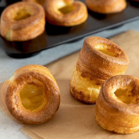 James Martin Yorkshire Puddings / Tried and Tested - All Kitchen Colours James Martin Yorkshire Pudding, Yorkshire Pudding Jamie Oliver, James Martin Recipes, Yorkshire Pudding Recipes, James Martin, Bbc Food, Yorkshire Pudding, Food Website, English Food