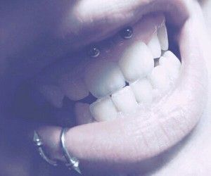 piercing, lips, and smile image Spider Bite Piercing, Piercing Labret, Spider Bites, Smiley Piercing, Lip Ring, Nose Hoop, Body Piercings, Lip Piercing, Body Modifications