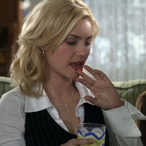 Elisha Cuthbert Girl Next Door, Elisha Cuthbert 2004, Girl Next Door Movie, The Girl Next Door 2004, Scene Film, Elisha Cuthbert, The Girl Next Door, Hula Dance, Girl Inspiration