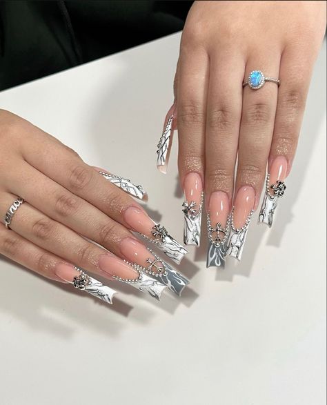 #chromenails #long nails # grey and white nails Silver Cross Nails, White Nails Cross, Chrome And White Nails, Nails Grey And White, White And Gray Nails, White And Chrome Nails, Chrome Cross Nails, Iceland Nails, White And Grey Nails