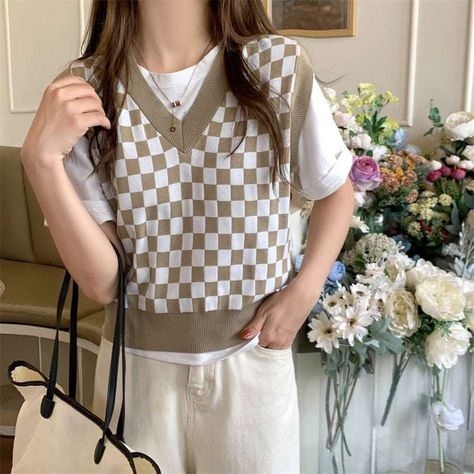 Looking good? Check! Stay stylish in this Checkerboard Sweater Vest! Size Chart: Size Bust (cm) Length (cm) Bust (in) Length (in) One Size 98-120 55 38.58-47.24 21.65 Description: Yarn Thickness: Fine YarnThickness: StandardSleeve Style: RegularSleeve Length(cm): SleevelessPercentage of Material: 81%-90%Pattern: A-StraightOrigin: CNMaterial Composition: CottonMaterial: CottonFit Type: Regular FitElasticity: Slight StretchCollar: V-NeckClothing Length: RegularClosure Type: Single-Breasted Plaid Sweater Vest, Vest For Women, Sleeveless Sweater Vest, Harajuku Outfits, Plaid Sweater, Neckline Designs, Vintage Fall, Casual Vest, Tops Fall