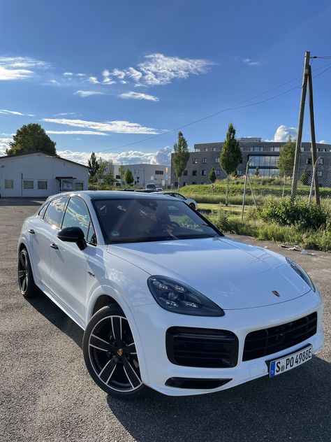 White Porsche Suv, White Porsche Macan, Porsche Cayenne Aesthetic, White Porsche Cayenne, Porche Car, Carros Porsche, White Porsche, Porsche Suv, White Suv