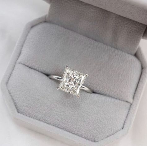 Side Profile Engagement Ring, Square Engagement Rings Simple, Square Cut Engagement Ring, Wedding Proposal Ideas Engagement, Princess Cut Ring, Square Engagement Rings, Dream Wedding Ring, Square Diamond Rings, Engagement Rings Princess