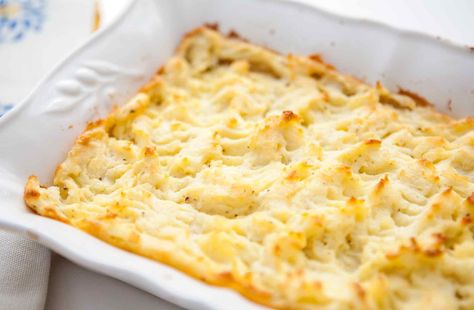 Classic Duchess potatoes! mashed with butter, nutmeg and cream, then baked until the tops are golden brown. #sidedish #holiday #gluten-free #potato Dutchess Potatoes, Duchess Potatoes, Creamy Cauliflower, Beef Soup, Mashed Cauliflower, Potatoes Recipe, Potato Casserole, Food Categories, Parsnips