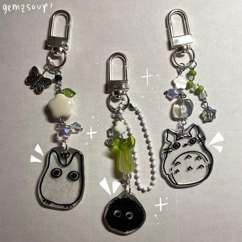 totoro keychain drop! avail for purchase on my depop My Neighbor Totoro Keychain, Totoro Charm, Gelang Beads, Keychain Diy Easy, Totoro Keychain, Shrinky Dink Crafts, Kandi Cuff Patterns, Kandi Cuff, Pretty Jewelry Necklaces