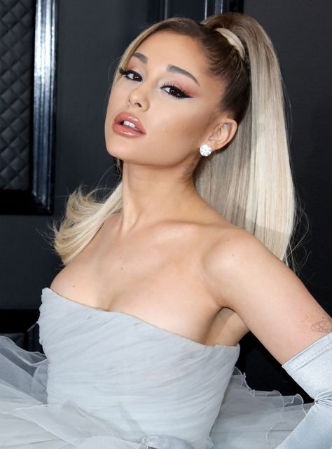 Mode Zendaya, Ariana Grande Images, Celebrity Plastic Surgery, Ariana Grande Photoshoot, Ariana Grande Photos, Female Singers, Jung Kook, Agra, Lady Gaga