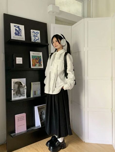 Japanese Outfit Ideas Street Styles, Japan Aesthetic Clothing, Chinese Fall Fashion, Winter Cute Outfits Korean, Xiaohongshu Winter Outfits, Fall Japanese Fashion, Douyin Aesthetic Outfit, Long Skirt Japanese Style, Japanese Soft Girl Outfits