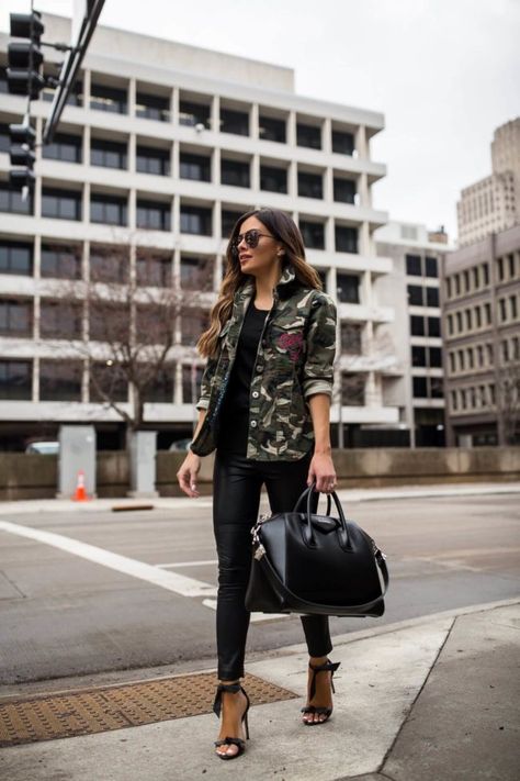 The Under $100 Spring Trends to Wear Now {Fashion blogger Mia Mia Mine wears camo jacket and leather pants, givenchy antigona bag, alexandre birman clarita heels} Maria Vizuete, Elegante Outfits, Blanket Scarves, Mia Mia, Givenchy Antigona, Camouflage Outfits, Camo Outfits, Christian Louboutin So Kate, Street Style Edgy