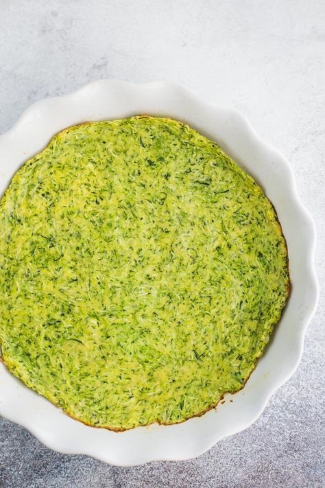 Zucchini Crust Quiche- low carb and the perfect breakfast quiche for any occasion! No Crust Quiche, Zucchini Crust, Healthy Quiche, Plant Based Lunch, Savory Pies, Breakfast Quiche, Easy Zucchini, Chili Recipe Easy, Healthy Cookie Recipes