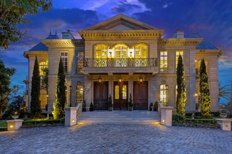 Beautiful #Ancient #Greek Style Mansion Exterior Greek Style Mansion, Greek Mansion, Greek Style Home, Waterfront Mansion, Florida Photos, Extravagant Homes, Mansion Exterior, Classical House, House Plans Mansion