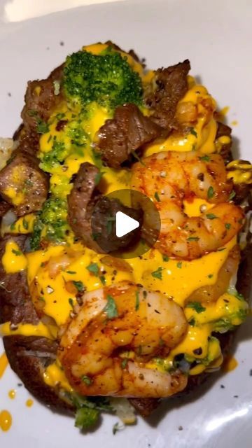 BLACK FOODIE FINDER ® on Instagram: "This Loaded Baked Potato tutorial 😮‍💨🔥🥔⁣ ⁣ Potato stuffing :⁣ Melted butter and minced garlic ⁣ Kinders garlic butter seasoning ⁣ Black peppercorn⁣ Mixed shredded cheese ⁣ *topped with melted cheese, broccoli, shrimp and steak*⁣ ⁣ Meat seasonings:⁣ Kinders garlic butter seasoning ⁣ Paprika ⁣ Kinders seafood blend ⁣ Fiesta Steak seasoning * only used this for the steak*⁣ ⁣ **** poke holes in the potato, cover in cooking oil, salt and pepper. Bake at 450 for 55 minutes***⁣ ⁣ (via @cookingwith_baddie )⁣ ⁣ —————————————————————⁣ 𝗙𝗼𝗹𝗹𝗼𝘄 @𝗯𝗹𝗮𝗰𝗸𝗳𝗼𝗼𝗱𝗶𝗲𝗳𝗶𝗻𝗱𝗲𝗿 & 𝗱𝗼𝘄𝗻𝗹𝗼𝗮𝗱 𝗼𝘂𝗿 𝗮𝗽𝗽 𝗳𝗼𝗿 𝗯𝗹𝗮𝗰𝗸 𝗲𝗮𝘁𝗲𝗿𝘆, 𝗰𝗵𝗲𝗳𝘀, 𝗿𝗲𝗰𝗶𝗽𝗲𝘀 & 𝗺𝗼𝗿𝗲. ⁣#𝗕𝗙𝗙📍⁣ —————————————————————⁣ 𝘍𝘰𝘳 𝘧𝘦𝘢𝘵𝘶𝘳𝘦𝘥 𝘴𝘶𝘣𝘮𝘪𝘴𝘴𝘪 Garlic Steak And Shrimp, Steak And Shrimp Stuffed Potatoes, Shrimp And Broccoli Baked Potato, Loaded Baked Potato With Meat, Loaded Baked Potato With Steak Bites, Steak Baked Potato Dinners, Steak And Shrimp Loaded Baked Potato, Loaded Baked Potato Steak And Shrimp, Loaded Steak Baked Potato