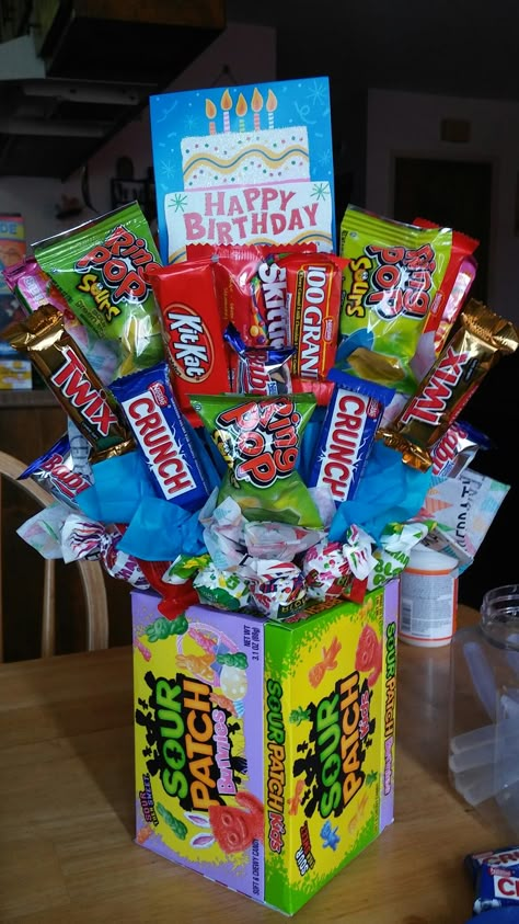 Birthday candy bouquet 18th Birthday Candy Bouquet, Gift Card Candy Bouquet, Birthday Candy Box Ideas, Happy Birthday Candy Bouquet, Candy And Snack Bouquet, Candy Bouquet With Money, Diy Candy Bouquet For Kids, Candy Bouquet Ideas Birthday, Candy Box Bouquet