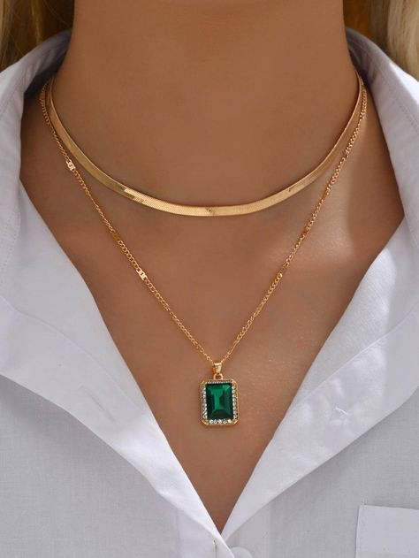 Statement Jewelry Outfit, Gold Neck Chain, Gold Coin Jewelry, Classy Necklace, Formal Jewelry, Pretty Jewelry Necklaces, Gold Mangalsutra Designs, Jewelry Set Design, Gold Chain Design