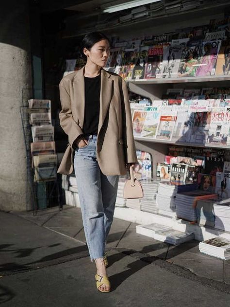 33+ Ideas How To Make Boyfriend Blazer Look Special 2021 Styling Blazer, Boyfriend Blazer Outfit, Camel Blazer Outfit, Oversize Blazer Outfit, Beige Blazer Outfit, Oversized Blazer Outfit, Outfit Mit Blazer, Camel Blazer, Blazer Outfits Casual