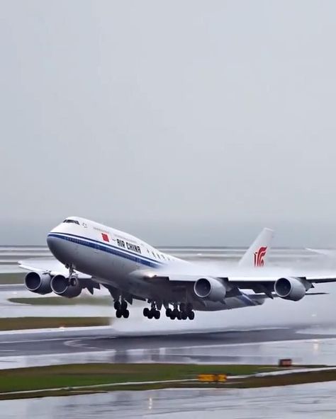 Plane Take Off Runway Video, Boeing 747 Wallpaper, Pilot Wallpaper Airplane, Aeroplane Wallpaper, Aeroplane Video, Plane Takeoff, Airplane Take Off, Plane Videos, Airplane Video