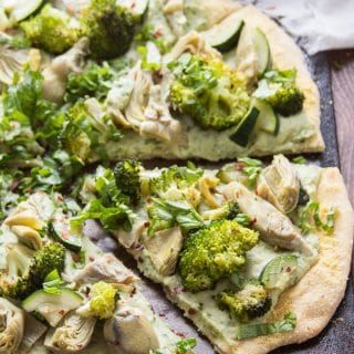 This vibrant green goddess pizza is bursting with vibrant veggies and fresh flavor! Slathered in basil white bean hummus, and piled high with roasted vegetables, this delicious dairy-free pizza is totally vegan and easy enough for a weeknight dinner. #veganrecipes #veganpizza #healthyrecipes #weeknightdinner Vegan Green Goddess, Pizza Vegetariana, Dairy Free Pizza, White Bean Hummus, Pizza Vegana, Vegan Pizza Recipe, Bean Hummus, Dairy Free Recipes Dinner, Pizza Bianca