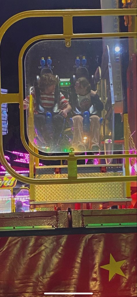 Roller Coaster Aesthetic Couple, Theme Park With Boyfriend, Theme Park Aesthetic Couple, Couple On Roller Coaster, Theme Park Couple, Roller Coaster Couple, Amusement Park Couple, Theme Park Date, Amusement Park Date