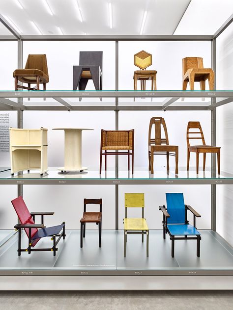 Vitra Museum, Chair Showroom, Vitra Furniture, Museum Interior, Vitra Design Museum, Vitra Design, New Building, Showroom Design, Display Furniture