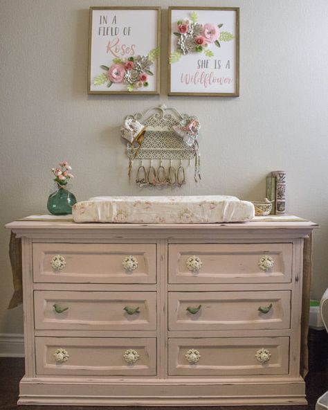 What a pretty painted pink dresser! Chic Baby Girl Nursery, Shabby Chic Baby Girl Nursery, Pink Changing Table, Vintage Baby Girl Nursery, Vintage Girl Nursery, Shabby Chic Design, Shabby Chic Nursery, Shabby Chic Baby