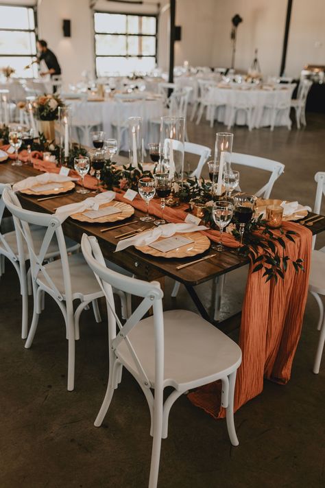 Simple Terracotta Wedding Decor, Wedding Table Decorations Terracotta, Terracotta Wedding Ideas, Modern Boho Wedding Table Decor, Grey And Terracotta Wedding, Champagne Terracotta Wedding, Terracotta Table Setting Wedding, Fall Wedding Venues Indoor, Rust Table Setting Wedding