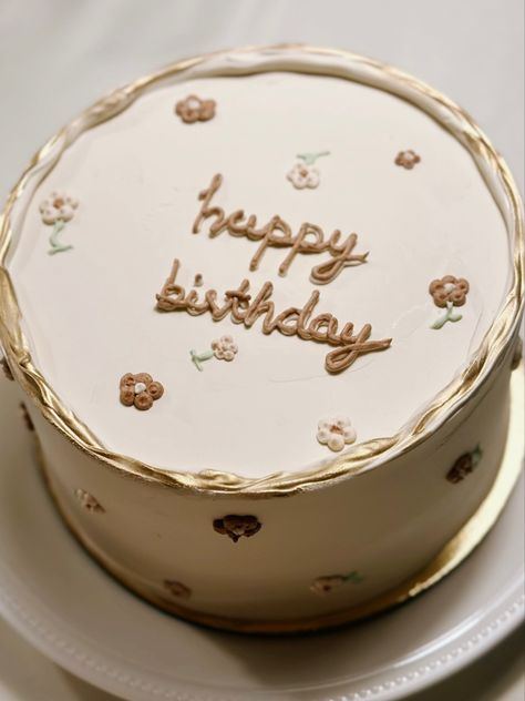 Brown Birthday Cake Ideas, Brown Bento Cake, Beige Cake Aesthetic, Brown Cake Ideas, Brown Cake Aesthetic, Beige Birthday Cake, Simple Aesthetic Birthday Cakes, Neutral Birthday Cake, Brown Cake Design