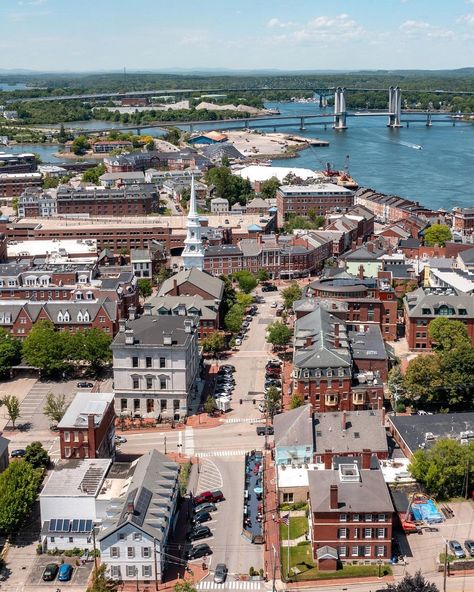 Uni Lifestyle, New England House, England House, 2024 Manifestation, Portsmouth New Hampshire, Apartment Vibes, Portsmouth Nh, Student House, Manifestation Board