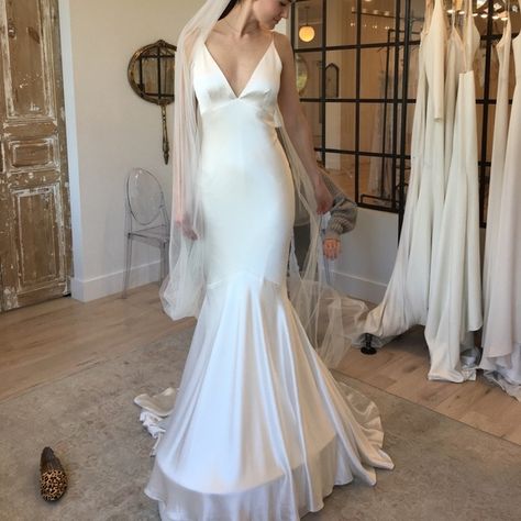 Fitted clean wedding gown now available at LVD Bridal Boutique in Nashville Tennessee. Theia Bridal, Sustainable Wedding Dress, Theia Couture, Nashville Shopping, Alexandra Grecco, Sarah Seven, Sustainable Wedding, Jenny Yoo, Designer Wedding Gowns