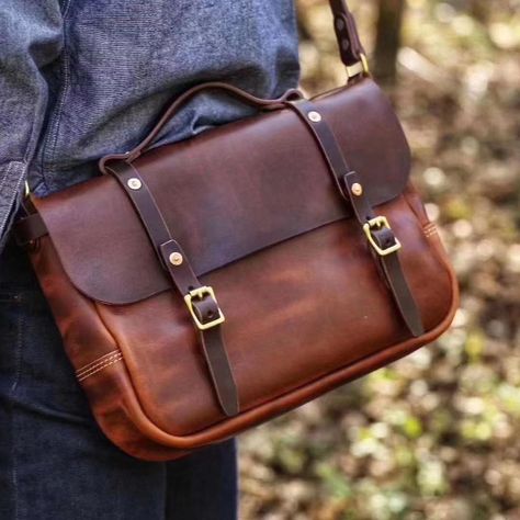 Handmade Leather Bag Pattern, Diy Leather Working, Mail Bag, Leather Bag Pattern, Leather Workshop, Leather Rucksack, Mens Leather Bag, Tag Your Friends, Do You Like It