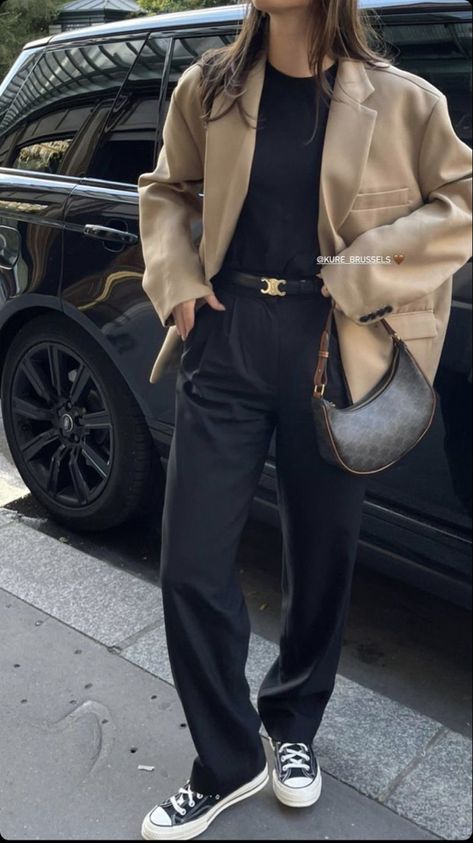 Tan Blazer Black Pants Outfit, Tan Blazer Outfit, Tan Blazer Outfits, Mode Old School, Blazer Outfit Ideas, Business Casual Style, Smart And Casual, Blazer Outfits For Women, Ladies Style