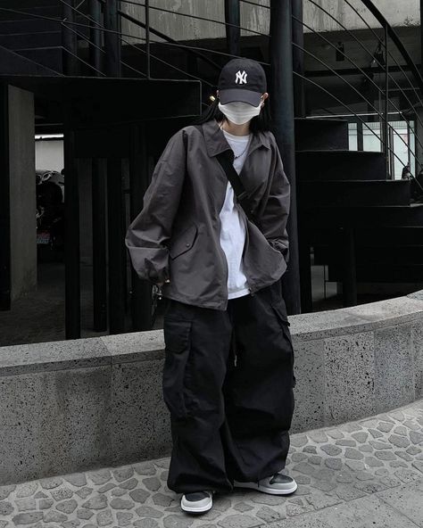 Comfy Baggy Outfits, Treemingbird Style, Korean Street Wear, Baggy Outfit Ideas, Artsy Outfit, Quick Outfits, Tomboy Outfits, Tomboy Style Outfits, Hip Hop Outfits