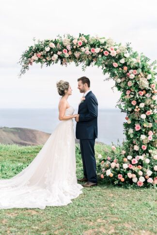 Crescent Arch Wedding, Crescent Wedding Arch, Half Arch Wedding, Copper Wedding Arch, Wooden Wedding Arches, Wedding Arches Outdoors, Arch Ideas, Floral Arch Wedding, Wedding Arch Rustic