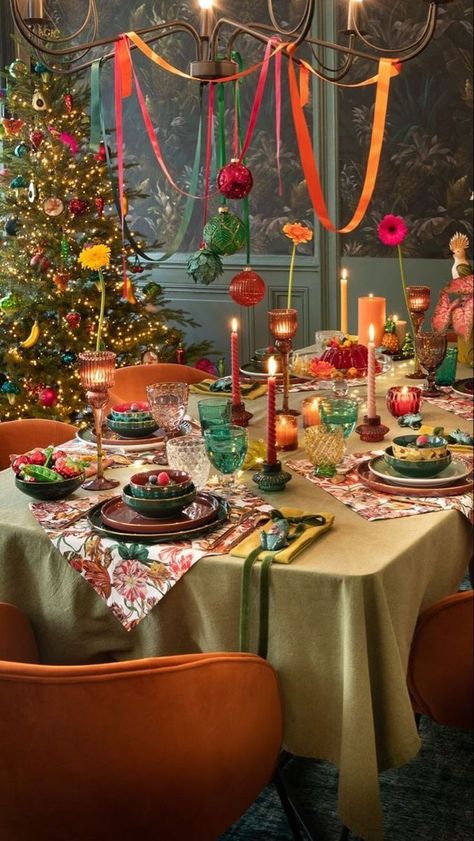 Planning a vibrant Christmas celebration? Check out this latest Party Place blog for inspiration! #PartyPlace #ChristmasParty #Christmas Christmas 2023 Tablescapes, Hipster Christmas Decor, Grandmillenial Christmas Table, Christmas Tablescapes Colorful, Christmas Tree Anthropologie, Candyland Christmas Centerpiece, Bright Christmas Table Decor, Retro Holiday Decor, Christmas Decor Eclectic