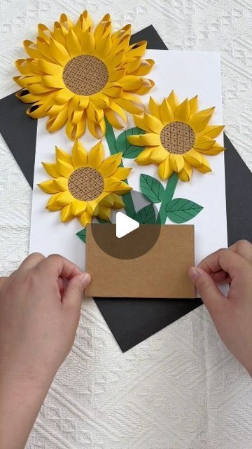 Sunflower Making With Paper, Sunflower Crafts For Kids, Flower Pot Crafts For Kids, Sunflower Paper Craft, Construction Paper Flowers, How To Make Sunflower, Sunflower Paper, Crafting Business, Sunflower Crafts