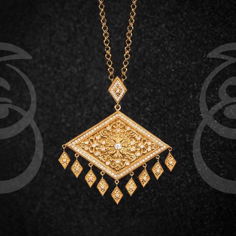 Beautiful Omani Jewellery Omani Jewellery, Mysore Palace, Gold Jewellry, Traditional Jewellery, Indian Jewellery Design Earrings, Indian Jewellery Design, Jewelry Design Earrings, Annual Report, Traditional Jewelry