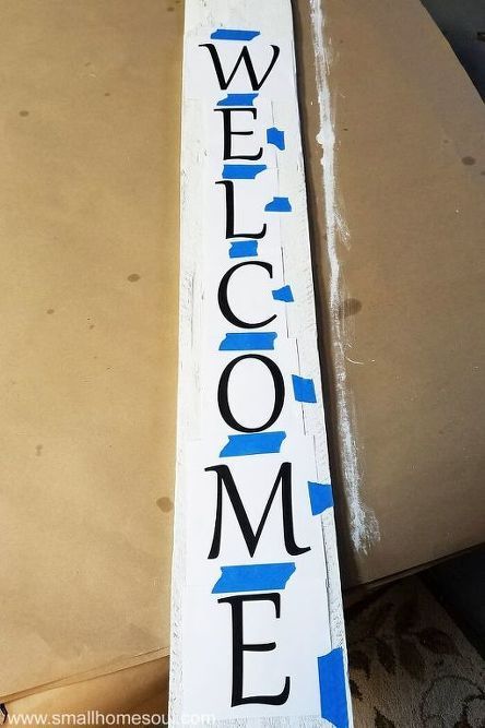 you don t need a stencil to make a cute welcome sign Welcome Sign Front Door Diy, Diy Welcome Sign, Front Door Diy, Welcome Sign Front Door, Welcome Signs Front Door, Door Diy, Door Signs Diy, Porch Makeover, Wooden Welcome Signs