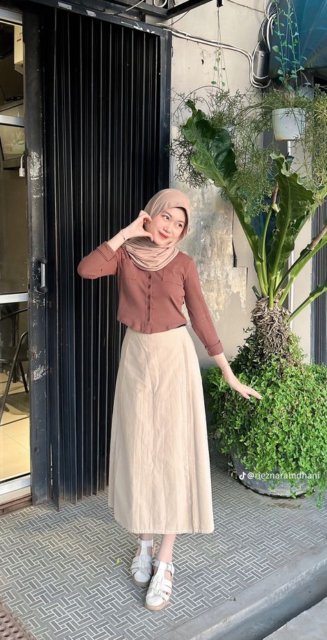 Outfit Pake Rok, Outfit Magang, Outfit Kuliah Hijab, Outfit Hijab Casual Rok, Outfit Hijab Ideas, Outfit Hijab Simple, Hijabi Ootd, Style Hijab Casual, Mix And Match Outfits Hijab