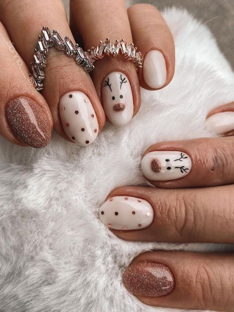 short Christmas nails: shimmery brown and white with Rudolph