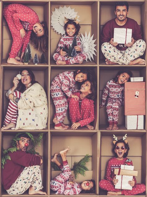 Family Christmas Pictures Unique, Unique Christmas Pictures Family Photos, Funny Picture Christmas Cards, Family Christmas Pictures Theme, Christmas Family Photoshoot Ideas Holiday Cards, Family Christmas Picture Ideas At Home, In House Christmas Photoshoot, Indoor Christmas Card Photo Ideas, 90s Christmas Card Photo